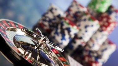 Payment verification interface showing DANA, OVO, and QRIS options on spinbet platform